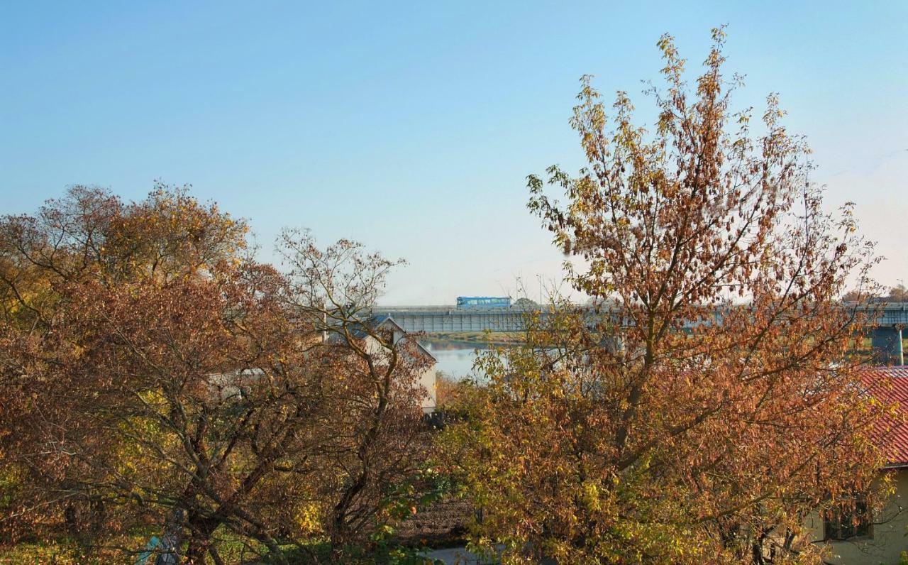 Central Riverside Apartments 杰卡布皮尔斯 外观 照片